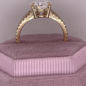 Bague de fiançailles à deux branches avec diamant de laboratoire taille poire de 4,50 carats - Product Image 2