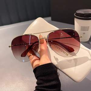New Unisex Metal Sunglasses Outdoor Sunshade Fashion Trend <b>Large</b> <b>Frame</b> UV400 Blue Gold Gray Wholesale - Product Image 4