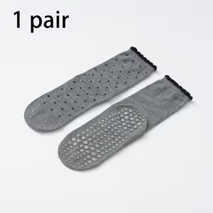 Chaussettes de sport personnalisées avec logo, chaussettes mi-mollet à pois tricotées pour femmes, antidérapantes, en coton, pour Pilates, Yoga, Barre, entraînement - Product Image 3