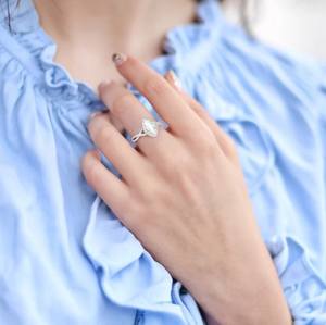 Anillo de Compromiso de Lujo con Moissanita de Corte Marquesa de 1 Quilate en Plata de Ley para una Boda Romántica - Product Image 2