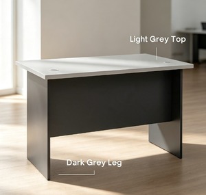 Bureau de direction rectangulaire moderne, plateau gris clair, pieds gris foncé, design minimaliste autoportant, mobilier commercial, bureau à domicile - Product Image 1