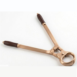 Coupe-ongles en acier robuste pour l'entretien et le toilettage des sabots de chevaux - Product Image 1