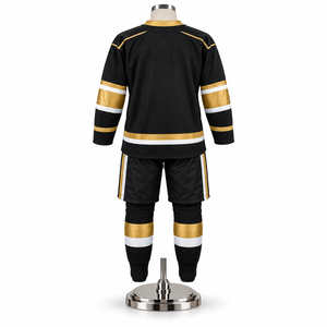 Uniforme de hockey sobre hielo contemporáneo con bloques de color geométricos, diseño dinámico y apariencia profesional para equipos de club. - Product Image 2