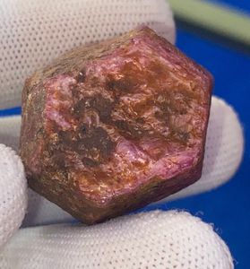 พลอยทับทิมดิบธรรมชาติ 315.40 กะรัต จากเคนยา เหมืองเฟโมส จอห์น โซล - Product Image 1