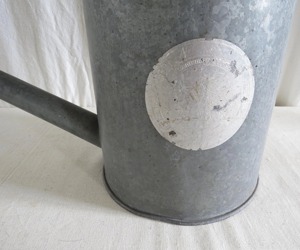 Conteneur d'arrosage extérieur en métal galvanisé, idéal pour arroser les plantes dans les jardins publics, parcs et paysages, provenant d'Inde - Product Image 4