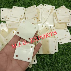 Tarjetas/Tabletas de hueso de búfalo utilizadas en la técnica de tejido de tabletas para crear bandas textiles intrincadas, resistentes y decorativas. Ecológico. - Product Image 3