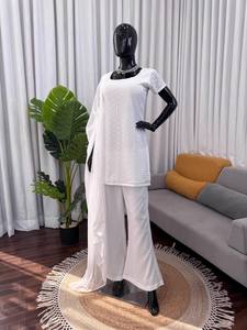 Ensemble ethnique blanc en faux georgette imprimé, comprenant un tunique, un pantalon coupe bootcut et un châle, idéal pour les mariages, les fêtes et le Diwali - Product Image 6