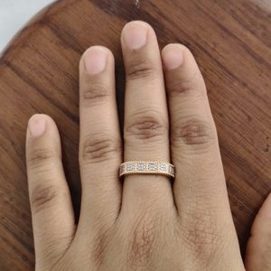 Anillo de Eternidad de Oro Rosa de 18K con Diamantes para Mujer, Diseño Vintage con Engaste Cuadrado Milgrain, Acabado Pulido, Ideal para Uso Diario o Regalo - Product Image 3