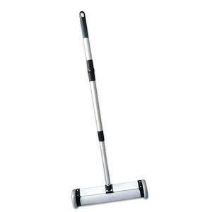 Barredora magnética de alta resistencia de 13 pulgadas para recoger piezas metálicas pequeñas de la superficie, las ruedas y el mango - Product Image 1