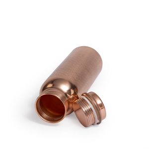 Bouteille d'eau en cuivre écologique avec couvercle, capacité 900-1000 ml, design classique portable pour les voyages, fabriquée à la main, en stock - Product Image 1