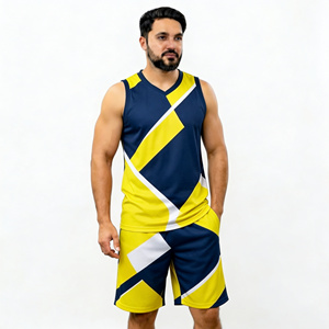 Conjunto de camiseta sin mangas y pantalones cortos con estampado geométrico para hombre, cuello en V, de secado rápido, tejido de poliéster, estilo deportivo, para verano. - Product Image 1