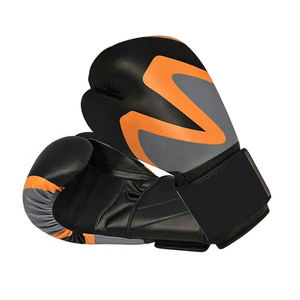 Gants de boxe en cuir noir robustes avec sangles auto-agrippantes pour un ajustement parfait, parfaits pour l'entraînement en extérieur et le kickboxing. - Product Image 5