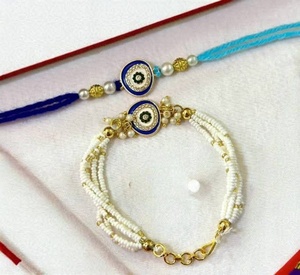 Elegante brazalete artesanal con diseño azul y hermosas perlas blancas de múltiples hilos para Bhaiya Bhabhi - Product Image 1