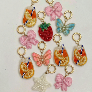 Llavero Bordado con Cuentas Coloridas Hecho a Mano para Mujer, Accesorio Decorativo para Bolsos, Mochilas y Carteras - Product Image 2