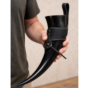 Copa Vikinga de Cuerno de Buey Real Pulido de Grado Alimenticio con Soporte de Cuero - Product Image 3