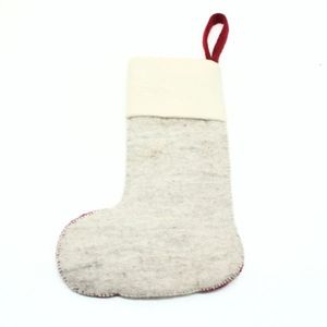 Chaussette de Noël en laine blanche de haute qualité, faite à la main, douce, écologique, avec décoration de houx, à suspendre pour les fêtes - Product Image 2