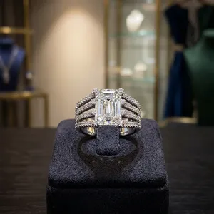 Bague de cocktail multi-bandes en or 18 carats de luxe classique avec diamant taille émeraude certifié IGI pour femme, bijoux de fiançailles et de mariage - Product Image 3