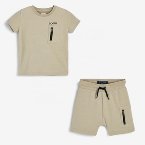Ensemble t-shirt et short en coton beige avec poche zippée et taille à cordon, tenue décontractée pour garçons - Product Image 1