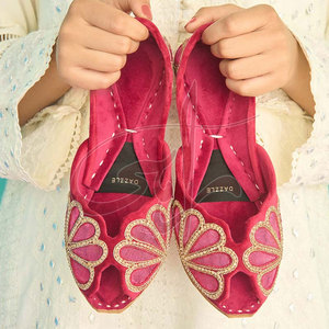 Nouvelle Arrivée Promotion Chaussures Khussa Femme Vente Chaude Fournisseur Direct Usine Accessoires Imprimés Antidérapants Logo Couleur Personnalisé - Product Image 4