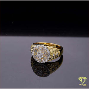 Bague classique en moissanite ronde, sertie de diamants, en argent sterling 925, style doré, pour la vente en gros de bijoux - Product Image 2