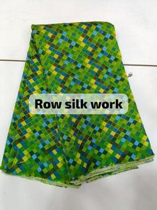 Tissu en soie brodée - Product Image 3