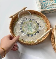 Panier de rangement multifonction en bambou et rotin tressé, fait main, écologique, avec accents coquillages colorés, pour snacks, jouets et articles divers