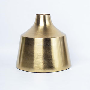 Vase à fleurs en aluminium doré fait à la main chef-d 'œuvre artisanal pour élever votre décoration intérieure élégance artisanale - Product Image 2