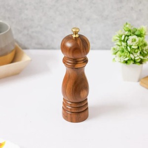 Juego de Molinillos de Sal y Pimienta de Madera de Acacia Marca HANDSHAKE, Manuales, Elegantes, de 8 Pulgadas, con Capacidad de 60 ml - Product Image 3