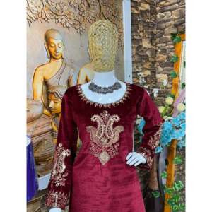 Ensemble haut, bas et dupatta en velours rouge magnifique de Valam Fashion, 1200g, taille XL, pour un look de soirée - Product Image 3