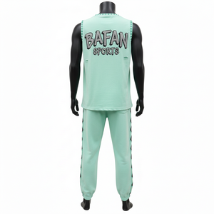 Conjunto deportivo premium de algodón y poliéster GSM, color verde menta, sin mangas, para hombre, con logo estampado en el panel lateral, 2 piezas. - Product Image 2