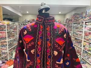 Veste en velours brodée à la main pour femme, col mandarin, manches longues, motif floral printanier, style Prairie Chic, cadeau pour elle - Product Image 2