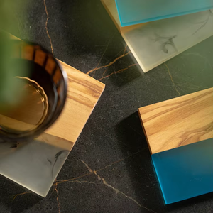 Oferta de Liquidación B2B v2025: Posavasos Cuadrados de Resina Epoxi y Madera de Olivo con Diseño Moderno, Tapetes de Resina Artística, ¡Venta Caliente! - Product Image 1