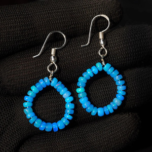 Boucles d'oreilles en opale éthiopienne bleue, perles lisses de 5 mm, argent 925 et or 14 carats - Product Image 2