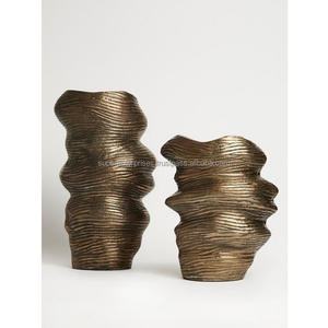 Venta al por mayor nuevos estilos de latón y hierro florero de Metal decoración de sala de estar mesa de flores jarrones de lujo para el hogar florero de cristal - Product Image 4