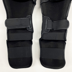 Protège-tibias de karaté et MMA sur mesure en gros, protection professionnelle, logo personnalisé imprimé, cuir PU unisexe - Product Image 4