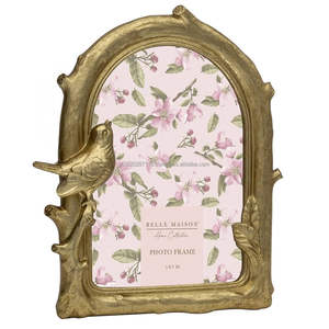 Cadre photo en bois de style vintage offrant une texture vieillie, attrayant pour les amateurs de design rétro et nostalgique pour la maison - Product Image 5