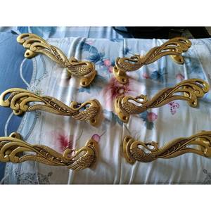 Manija de puerta metálica de calidad lujosa que demuestra que los pequeños detalles pueden marcar una diferencia poderosa en el diseño. - Product Image 4