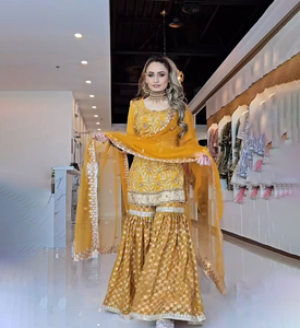 Conjunto Sharara Kurti Tradicional de Invierno con Bordado Indio, Tela de Seda Chinnon, Diseño Pakistaní, Personalizable, Completamente Cosido - Product Image 1