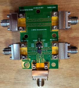 Commutateur SPDT large bande à isolation élevée RFSWHP20 2-20 GHz (Performances de commutation rapide à faible perte, montage en surface) pour le commutation d'antennes - Product Image 1