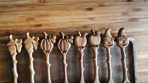Cuillère en bois d'Halloween, cuillère en bois citrouille, cuillère en bois citrouille pour enfants, jouet de cuisine sensoriel Montessori, cuillère Jack O'Lantern - Product Image 2