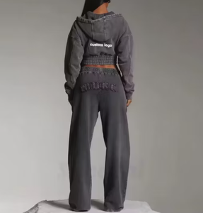 Ensemble survêtement streetwear pour femme, coupe courte, effet délavé, avec sweat à capuche zippé et pantalon de survêtement, personnalisable avec logo - Product Image 2