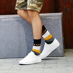 Calcetines Personalizados de Alta Calidad con Nuevo Diseño, Transpirables y Absorbentes del Sudor - Product Image 1