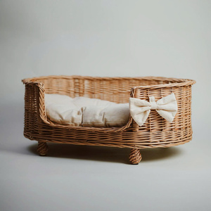 Maison pour animaux de compagnie en rotin tressé à la main de style vintage, lit surélevé pour chat et chien, abri confortable en osier naturel avec pieds en métal, durable et élégant - Product Image 2