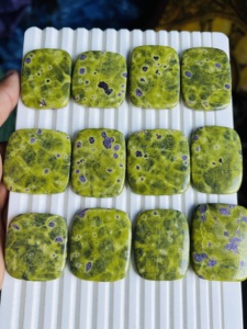 Oferta Especial: Gemas Sueltas de Atlantisita 100% Natural en Cabujón, de Tamaños y Formas Variadas, Precio al por Mayor para Joyería - Product Image 3