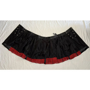 Kilt pour homme en cuir noir et rouge, plissé, utilitaire, avec poche plate sur le devant - Product Image 5