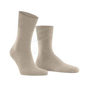 Calcetines deportivos de diseño duradero diseñados para entrenamiento en el gimnasio, correr y todo tipo de actividades deportivas. - Product Image 3