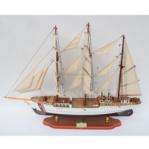 Modello di Veliero a Vela US Coast Guard Eagle in Legno Dipinto, Stile Nautico per Decorazione Domestica, Modello di Nave di Alta Qualità in Vendita - Product Image 3