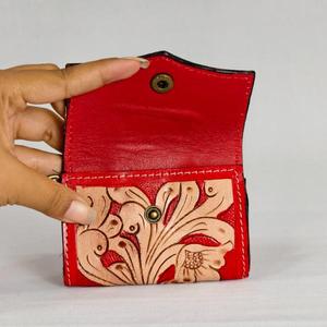 Cartera de Cuero Genuino Hecha a Mano para Mujer, Tarjetero Vintage con Cierre de Botón, Diseño de Dibujos Animados Rojos, Corta, para Uso Diario - Product Image 4