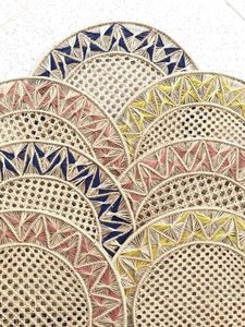 Elegante Salvamantel Decorativo de Palma Iraca con Acabado Artesanal, Tejido Festoneado, de Calidad Premium y Sostenible para Decoración de Mesa - Product Image 6