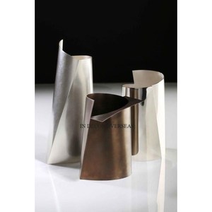 Vase en métal irrégulier très demandé, sculpté à la main, chromé, pour décoration intérieure, pot de fleurs au design minimaliste, accessoire de jardinage - Product Image 2